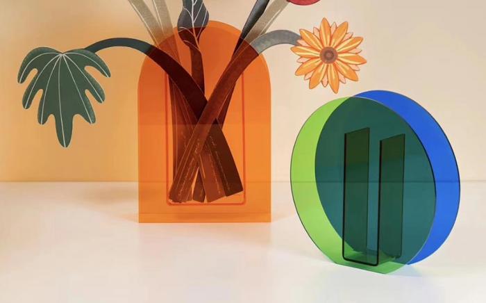 上海亞克力化妝品展示架定制 | 美妝柜臺(tái)亞克力展示架制作，防塵透光，提升檔次